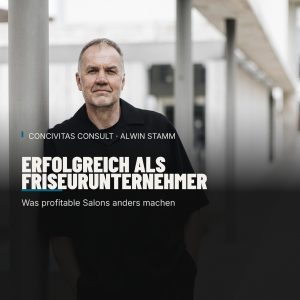 Alwin Stamm, Berater bei Concivitas Consult, lehnt nachdenklich an einer Betonsäule vor moderner Architektur – Beitragsbild zum Artikel Erfolgreich als Friseurunternehmer