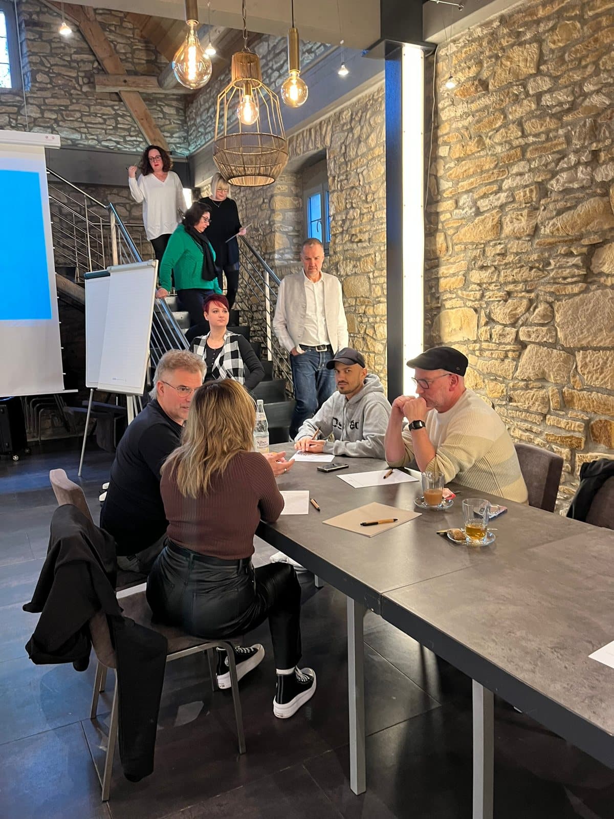 Gruppenarbeit am Tisch